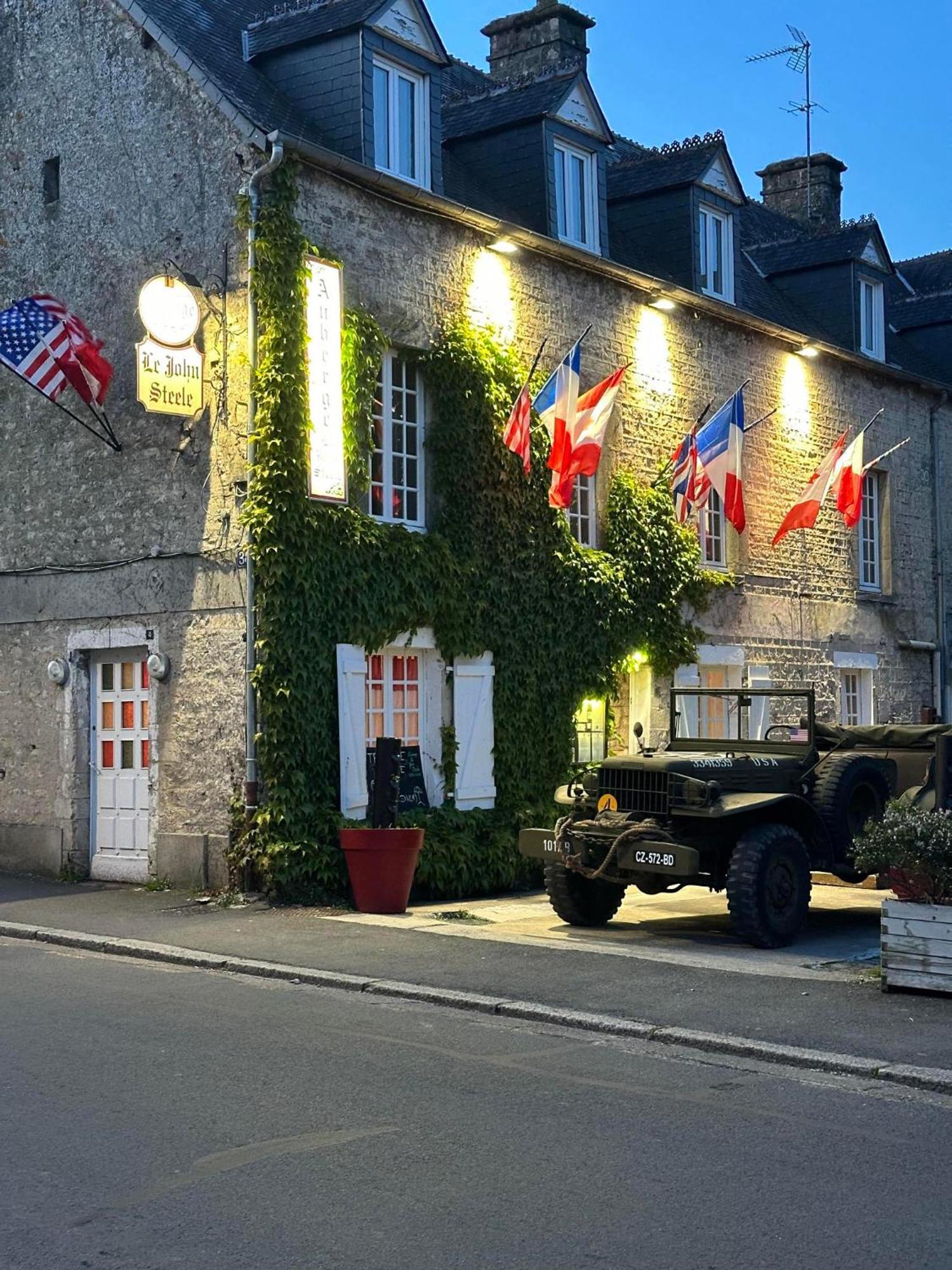 Auberge Le John Steele Сент-Мер-Егліз Екстер'єр фото